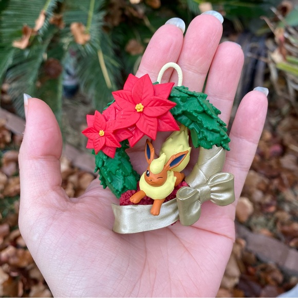 Rement Pokemon Eevee Flareon Christmas Wreath Figure - Picture 6 of 6